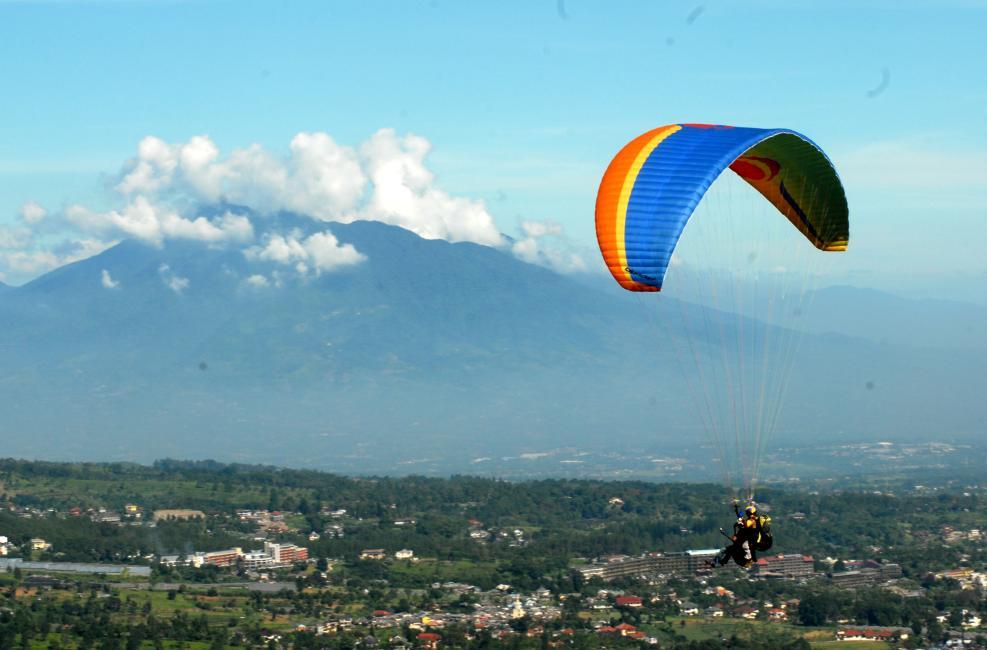 Paralayang Bukit Gantole Puncak